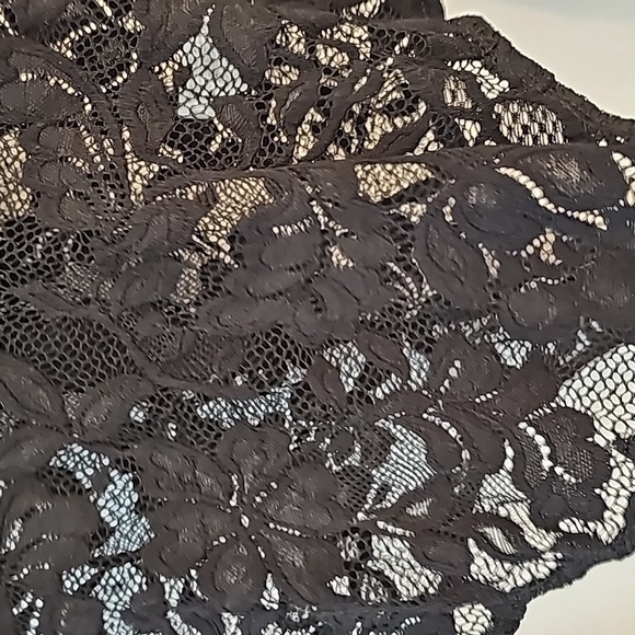 BANJUL Lace V neck bodysuit - Picture 8 of 11